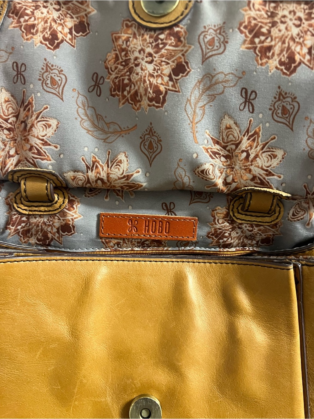 Classic Vintage HOBO Leather Crossbody Bag – Mustard Brown - Picture 2 of 3